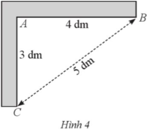Hình 4 mô tả một chiếc thước của người thợ sử dụng khi xây móng nhà để kiểm tra xem hai phần móng nhà có vuông góc với nhau hay không. Trên hình, ta đo được AB = 4 dm, AC = 3 dm và BC = 5 dm. Em hãy giải thích vì sao hai cạnh của chiếc thước đó vuông góc với nhau.