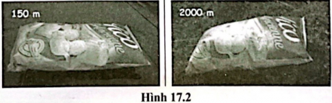Quan sát thể tích của gói bánh khi một người leo núi cầm theo ở độ cao 150 m và ở độ cao 2.000 m so với mực nước biển (hình 17.2). Vì sao lại có sự thay đổi thể tích như vậy?