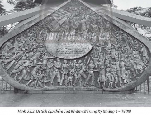 Câu 9. Tháng 9-1908, Nguyễn Tất Thành tham gia cuộc biểu tình chống sưu cao thuế nặng tại Huế. Tại vị trí trước đây là Tòa Khâm sứ Trung Kỳ-nơi chứng kiến hoạt động yêu nước đầu tiên của Nguyễn Tất Thành vào đầu thế kỉ XX, một bức phù điêu đã được dựng lên để ghi nhớ sự kiện này