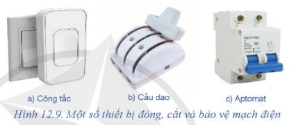 Trên Hình 12.9 thiết bị nào có chức năng đóng, cắt? Thiết bị nào có chức năng bảo vệ mạch điện?