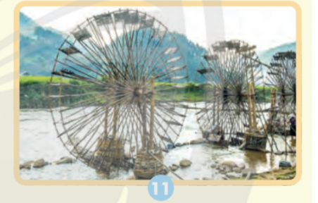 Ở một số tỉnh vùng Tây Bắc của Việt Nam, bánh xe nước được dùng để dẫn nước tưới trong sản xuất nông nghiệp 