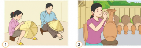 Quan sát nghệ nhân giới thiệu về một số nghề truyền thống.