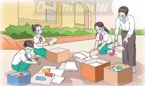 CH1. Cùng giáo viên Tổng phụ trách thu gom giấy vụn, vỏ chai, vỏ lon,... đã được phân loại từ các lớp. Tổng hợp kết quả làm kế hoạch nhỏ của toàn trường.